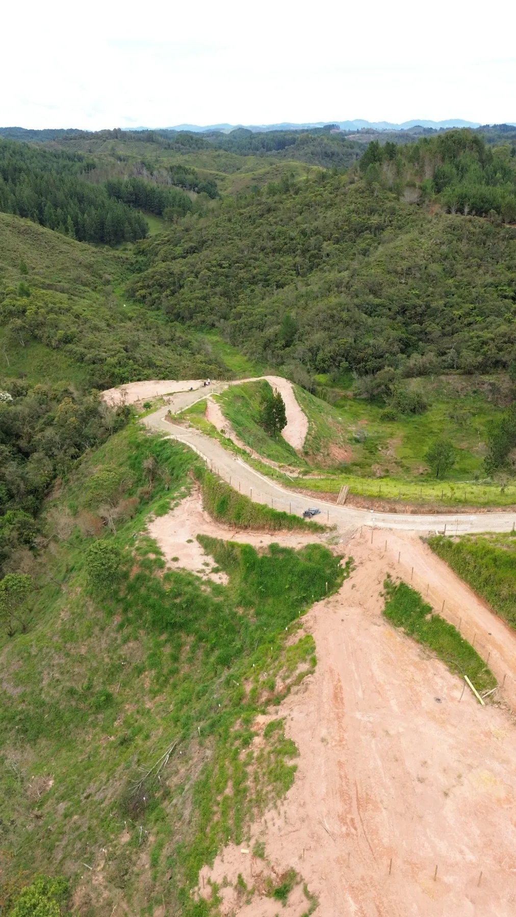 Bosques y relieve natural del entorno